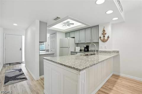 4265 Bay Beach Ln 226, Fort Myers Beach FL - photo 8 of 31
