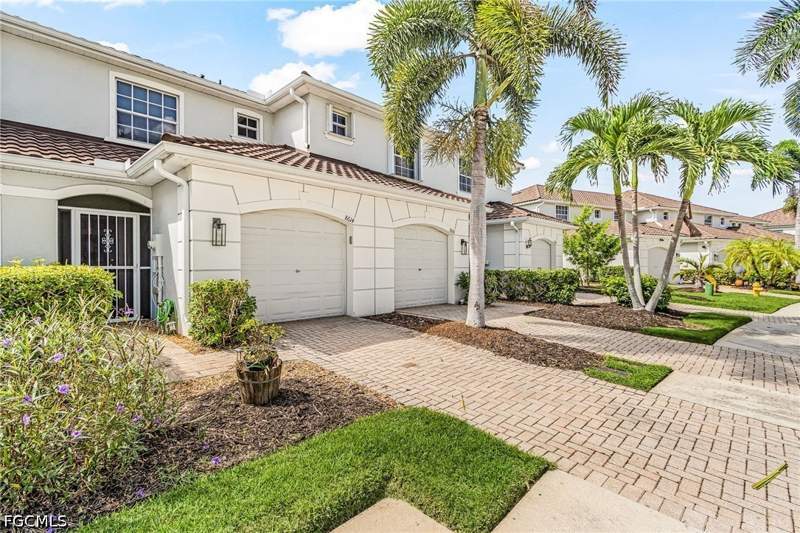 2 bedroom Townhouse at 8614 Athena Ct, Olympia Pointe, Lehigh Acres — photo 2