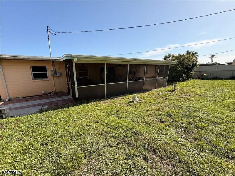 3 bedroom SingleFamilyResidence at 1379 Golf Dr, Fiesta Village, Fort Myers — photo 2