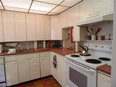 4289 Island Cir 3C, Fort Myers FL - photo 6 of 38