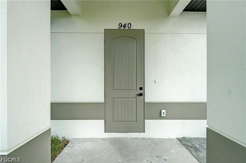 3 bedroom SingleFamilyResidence at 940 Lakeside Dr, Lehigh Acres, Lehigh Acres — photo 2