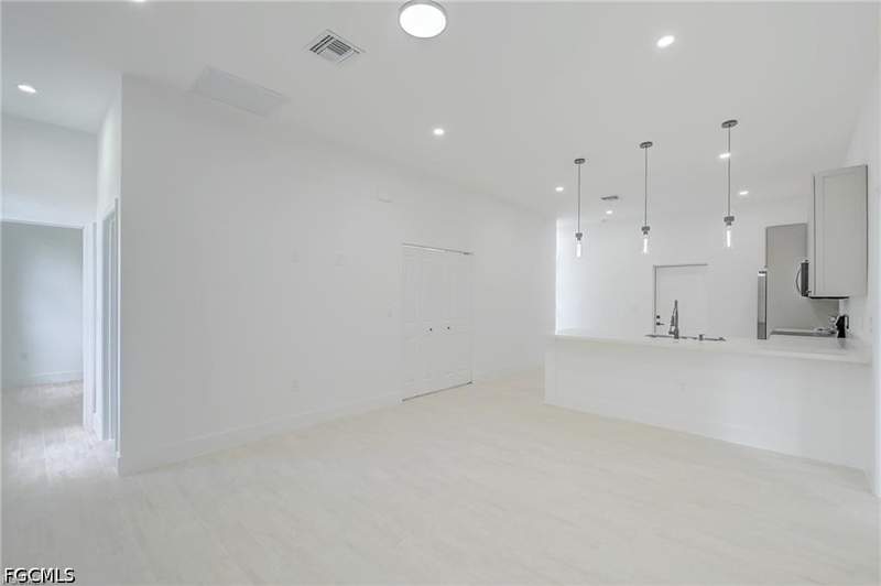 3 bedroom SingleFamilyResidence at 940 Lakeside Dr, Lehigh Acres, Lehigh Acres — photo 4