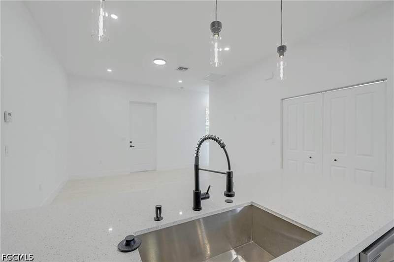 3 bedroom SingleFamilyResidence at 940 Lakeside Dr, Lehigh Acres, Lehigh Acres — photo 5