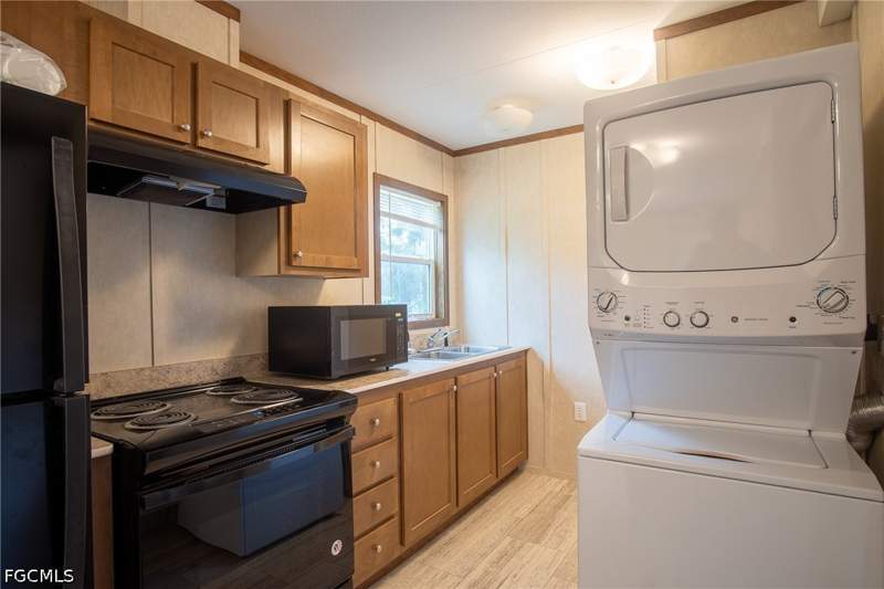 1 bedroom ManufacturedHome at 7905 Bogart Dr, Suncoast Estate, North Fort Myers — photo 5
