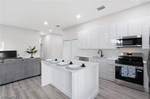 923 Milwaukee Blvd, Lehigh Acres FL - photo 10 of 34