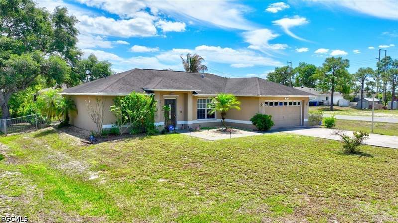 3 bedroom SingleFamilyResidence at 97 Blackstone Dr, Mirror Lakes, Fort Myers — photo 2