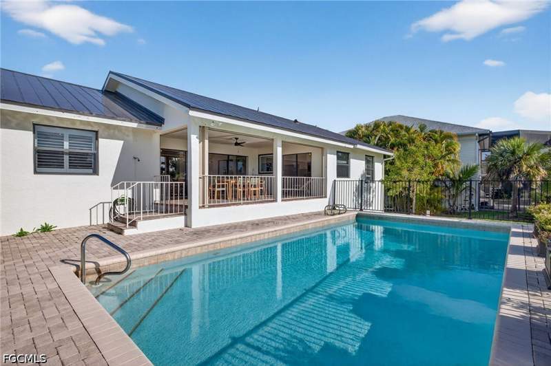 3 bedroom SingleFamilyResidence at 1304 Par View Dr, Beachview Country Club Estates, Sanibel — photo 3