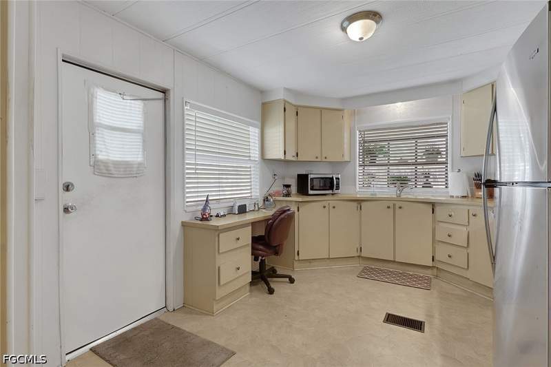 2 bedroom ManufacturedHome at 3390 Galaxy Way, Leesure Village, North Fort Myers — photo 5