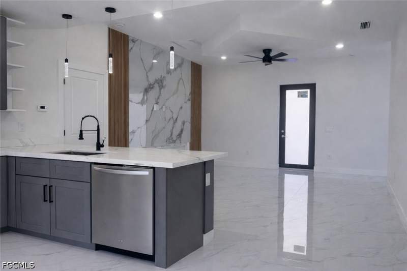 3 bedroom SingleFamilyResidence at 717 Devon St, Lehigh Acres, Lehigh Acres — photo 4