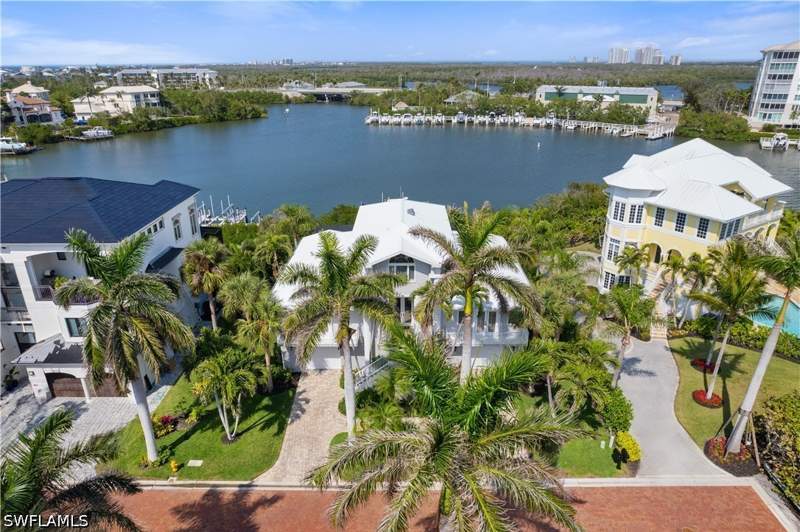 4 bedroom SingleFamilyResidence at 197 San Mateo Dr, Southport On The Bay, Bonita Springs — photo 2