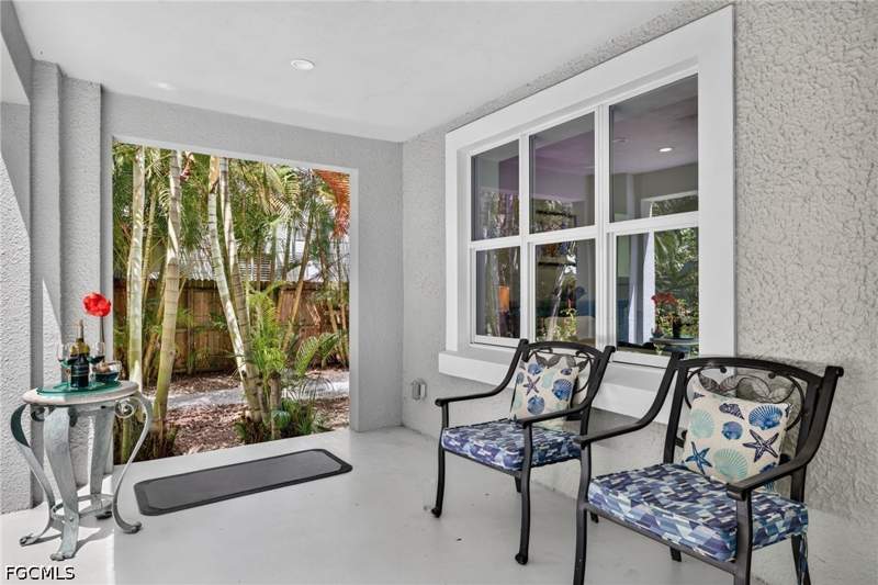 3 bedroom SingleFamilyResidence at 817/825 Julia St, Hendry Estates, Fort Myers — photo 5