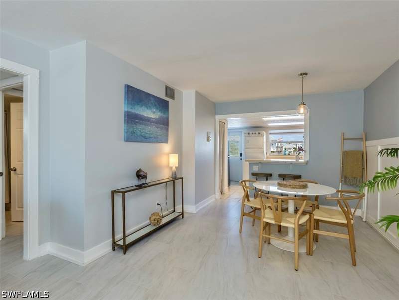 2 bedroom Condominium at 1100 8th Ave S 204A, Marina Manor, Naples — photo 2