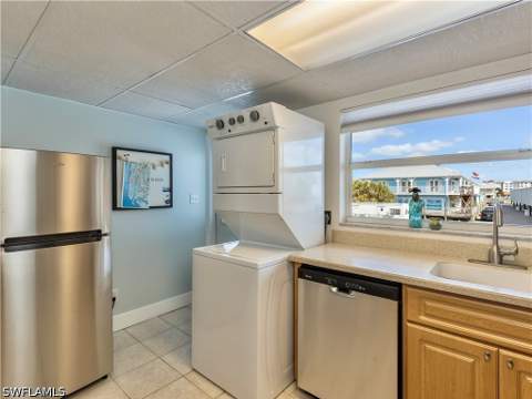 1100 8th Ave S 204A, Naples FL - photo 8 of 28