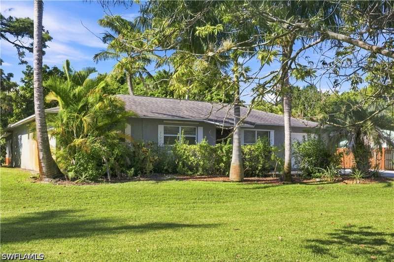 4 bedroom SingleFamilyResidence at 5290 Cypress Ln, Myrtle Cove Acres, Naples — photo 2
