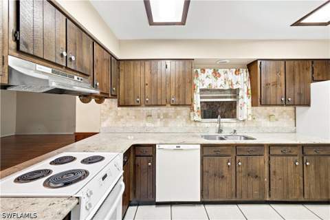 5290 Cypress Ln, Naples FL - photo 8 of 36