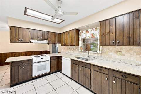 5290 Cypress Ln, Naples FL - photo 9 of 36