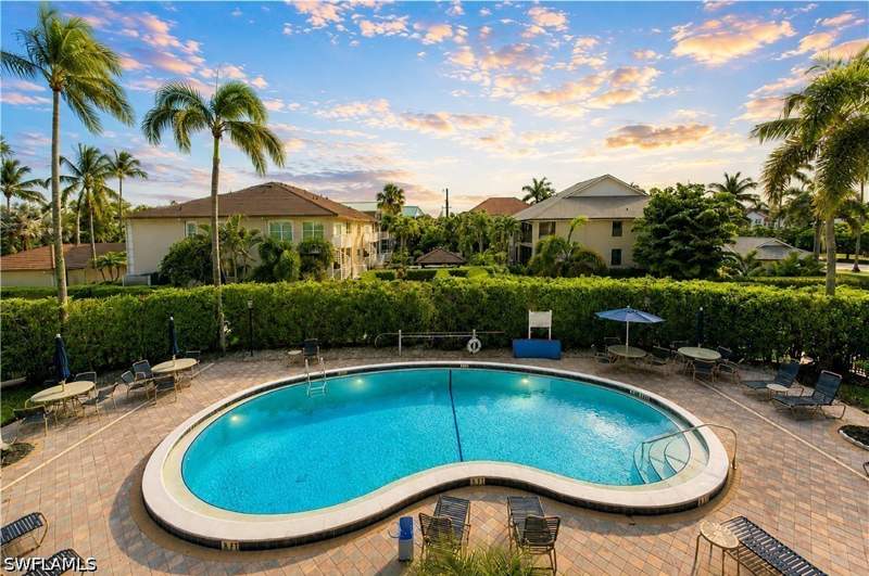 2 bedroom Condominium at 1050 6th St S 1050, Franciscan, Naples — photo 2