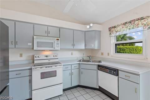 3657 Kent Dr, Naples FL - photo 10 of 36