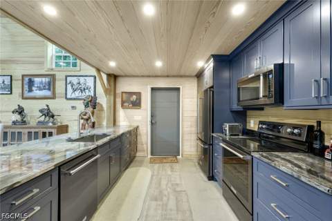 21211 Palm Beach Blvd, Alva FL - photo 15 of 17