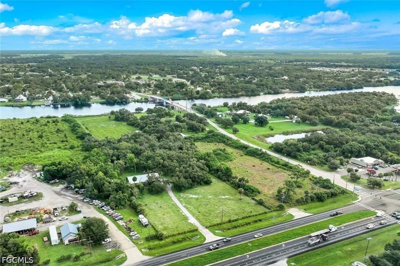 1 bedroom SingleFamilyResidence at 21211 Palm Beach Blvd, Alva, Alva — photo 3