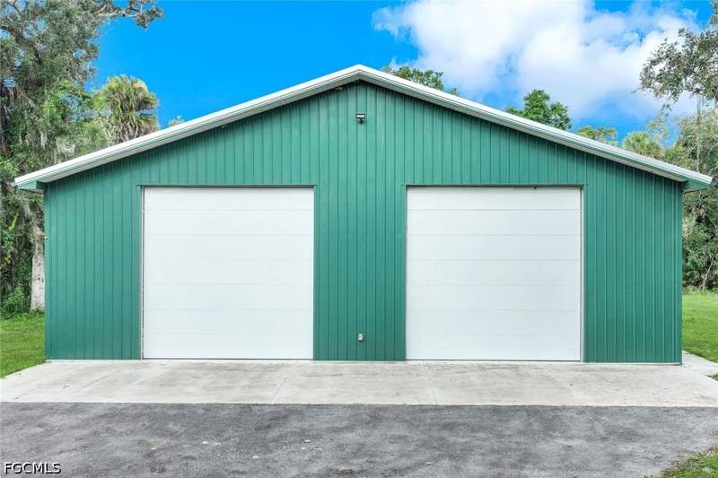 1 bedroom SingleFamilyResidence at 21211 Palm Beach Blvd, Alva, Alva — photo 4