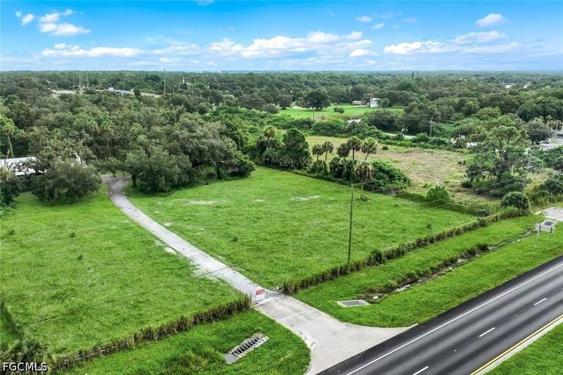 1 bedroom SingleFamilyResidence at 21211 Palm Beach Blvd, Alva, Alva — photo 5