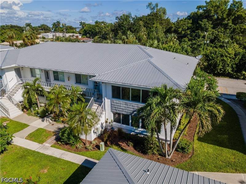 2 bedroom Condominium at 431 Van Buren St B8, Seminole Garden Apartments, Fort Myers — photo 2
