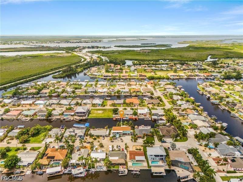 3 bedroom SingleFamilyResidence at 12277 Boat Shell Dr, Matlacha Isles, Matlacha Isles — photo 2