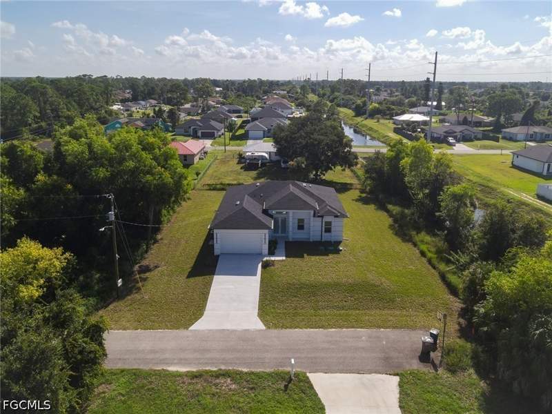 4 bedroom SingleFamilyResidence at 100 Denis Ave N, Lehigh Acres, Lehigh Acres — photo 2