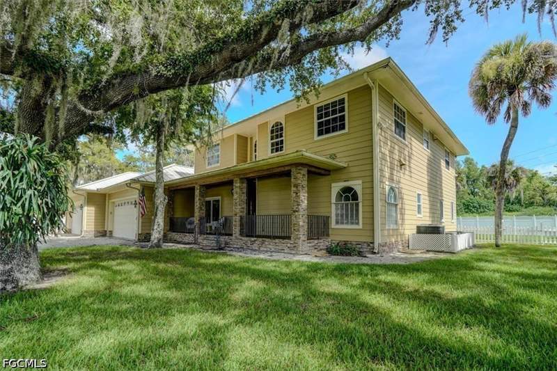 4 bedroom SingleFamilyResidence at 3144 Shell Ln, Labelle, Labelle — photo 2
