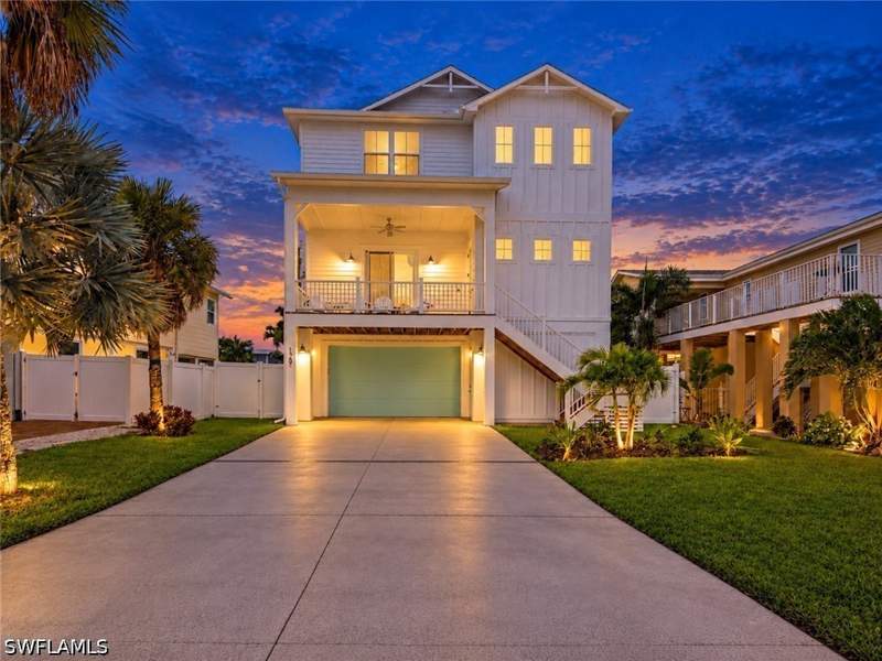 5 bedroom SingleFamilyResidence at 129 Pearl St, Hills T.P., Fort Myers Beach — photo 2