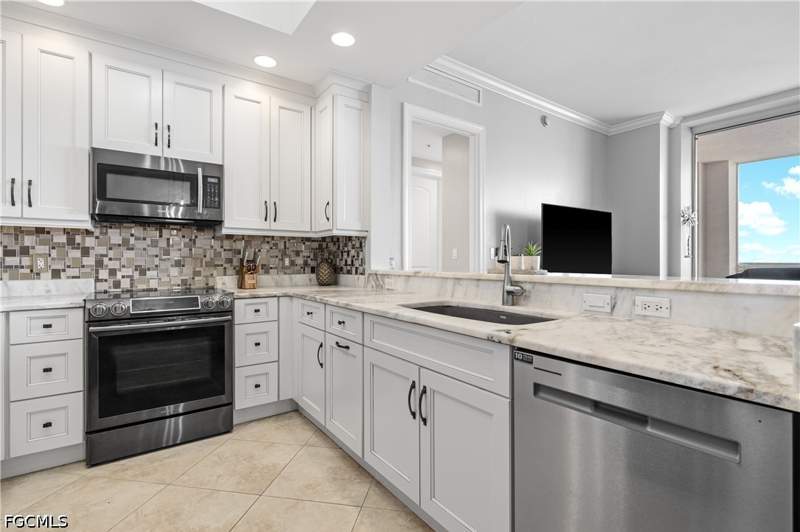 2 bedroom Condominium at 2090 W First St I2409, High Point Place, Fort Myers — photo 3