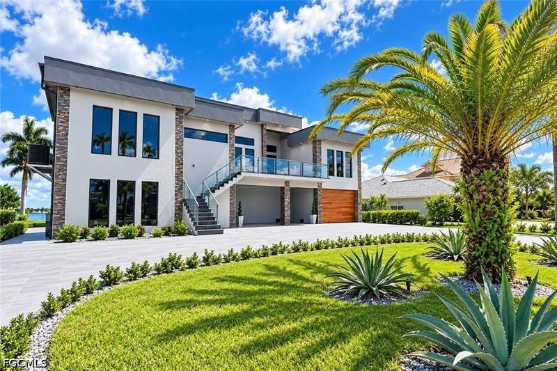 4 bedroom SingleFamilyResidence at 141 E North Shore Ave, Harbor Estates First Add, North Fort Myers — photo 2