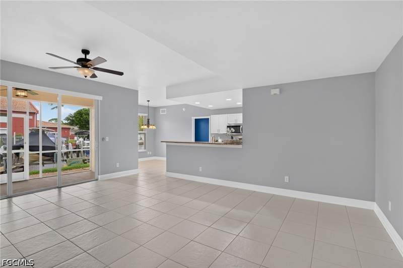 2 bedroom Condominium at 5111 Atlantic Ct 106, South Pass, Cape Coral — photo 5