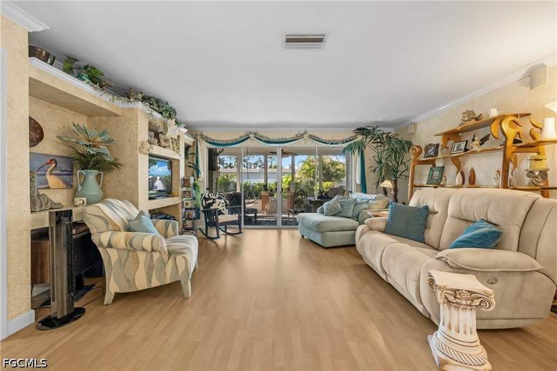 2 bedroom SingleFamilyResidence at 2342 Burton Ave, Fort Myers Villas, Fort Myers — photo 4