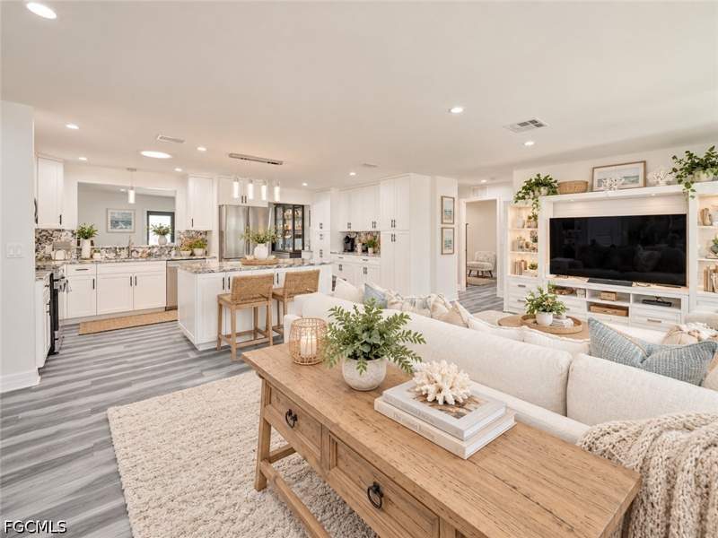 3 bedroom SingleFamilyResidence at 1089 N Town And River Dr, Town And River, Fort Myers — photo 4