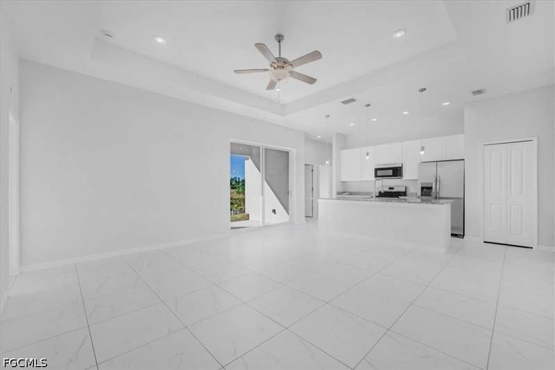 3 bedroom SingleFamilyResidence at 510 Kingsbury Ln, Lehigh Acres, Lehigh Acres — photo 3