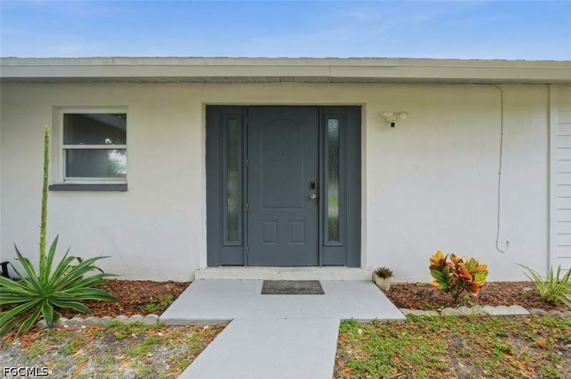 3 bedroom SingleFamilyResidence at 1635 Lowell Ct, Bowling Green, Fort Myers — photo 3