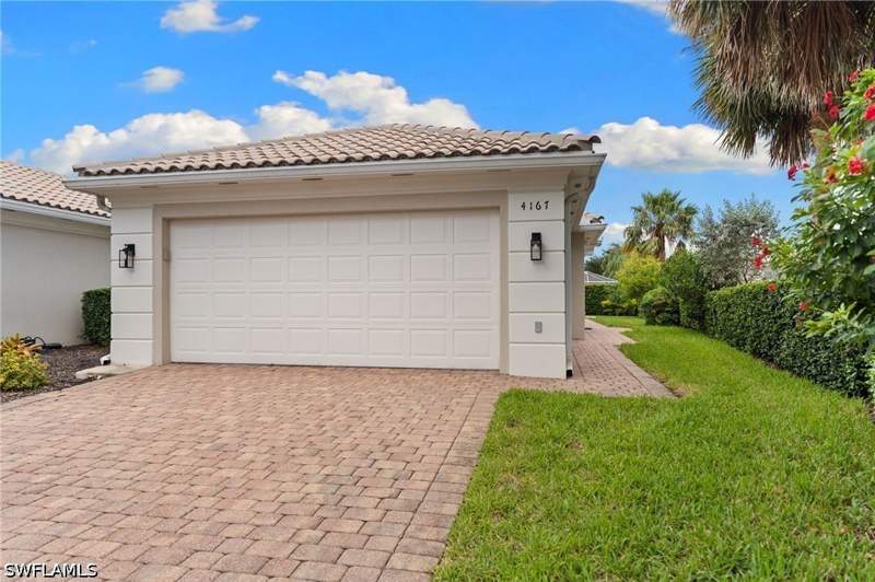 2 bedroom Attached at 4167 Saint George Ln, Island Walk, Naples — photo 3