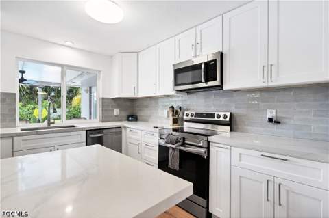 1640 N Flossmoor Rd, Fort Myers FL - photo 10 of 32