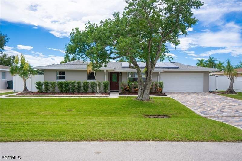 4 bedroom SingleFamilyResidence at 1640 N Flossmoor Rd, Cypress Lake Estates, Fort Myers — photo 2