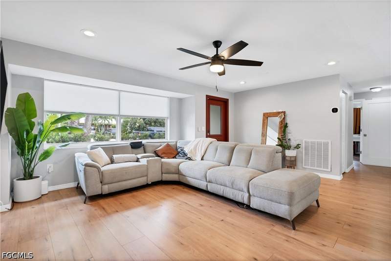 4 bedroom SingleFamilyResidence at 1640 N Flossmoor Rd, Cypress Lake Estates, Fort Myers — photo 3