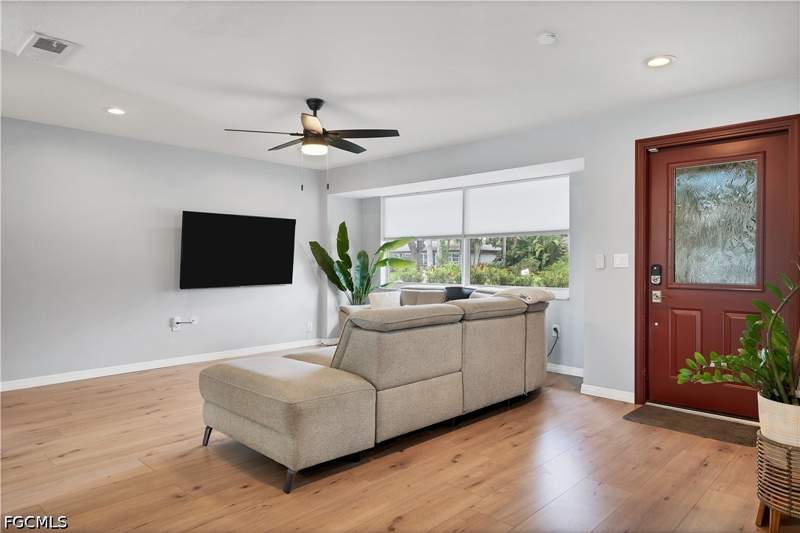 4 bedroom SingleFamilyResidence at 1640 N Flossmoor Rd, Cypress Lake Estates, Fort Myers — photo 4