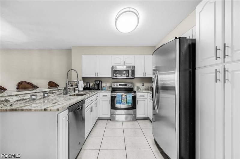 2 bedroom Condominium at 841 SW 47th Ter 101, Palm Breeze, Cape Coral — photo 3