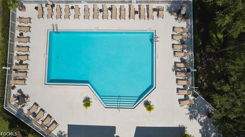 2 bedroom Condominium at 16441 Millstone Cir 204, Waterford, Fort Myers — photo 2