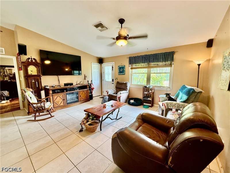 3 bedroom SingleFamilyResidence at 325 Wellington Ave, Lehigh Acres, Lehigh Acres — photo 3
