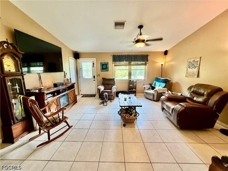 3 bedroom SingleFamilyResidence at 325 Wellington Ave, Lehigh Acres, Lehigh Acres — photo 4