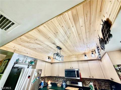 325 Wellington Ave, Lehigh Acres FL - photo 9 of 42