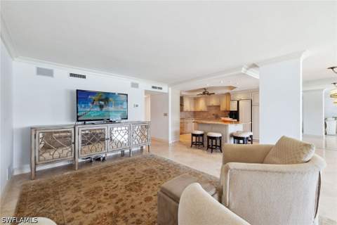 2310 Gulf Shore Blvd N 112, Naples FL - photo 11 of 38