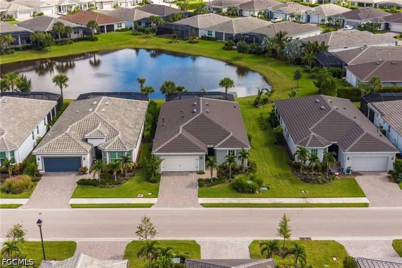 2 bedroom SingleFamilyResidence at 7079 Chapel Creek Ln, Del Webb Oak Creek, North Fort Myers — photo 4